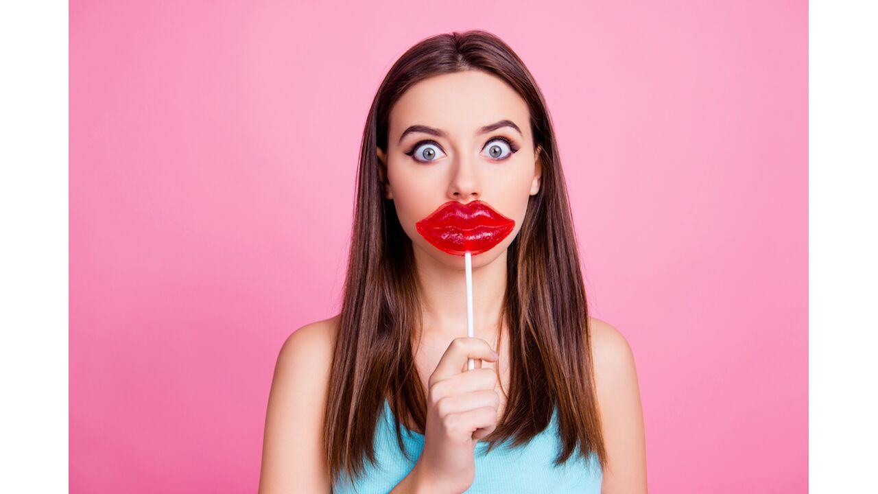 Illustratie voor: Deze bizarre lip-trend gaat viral en dit wil jij absoluut niet proberen