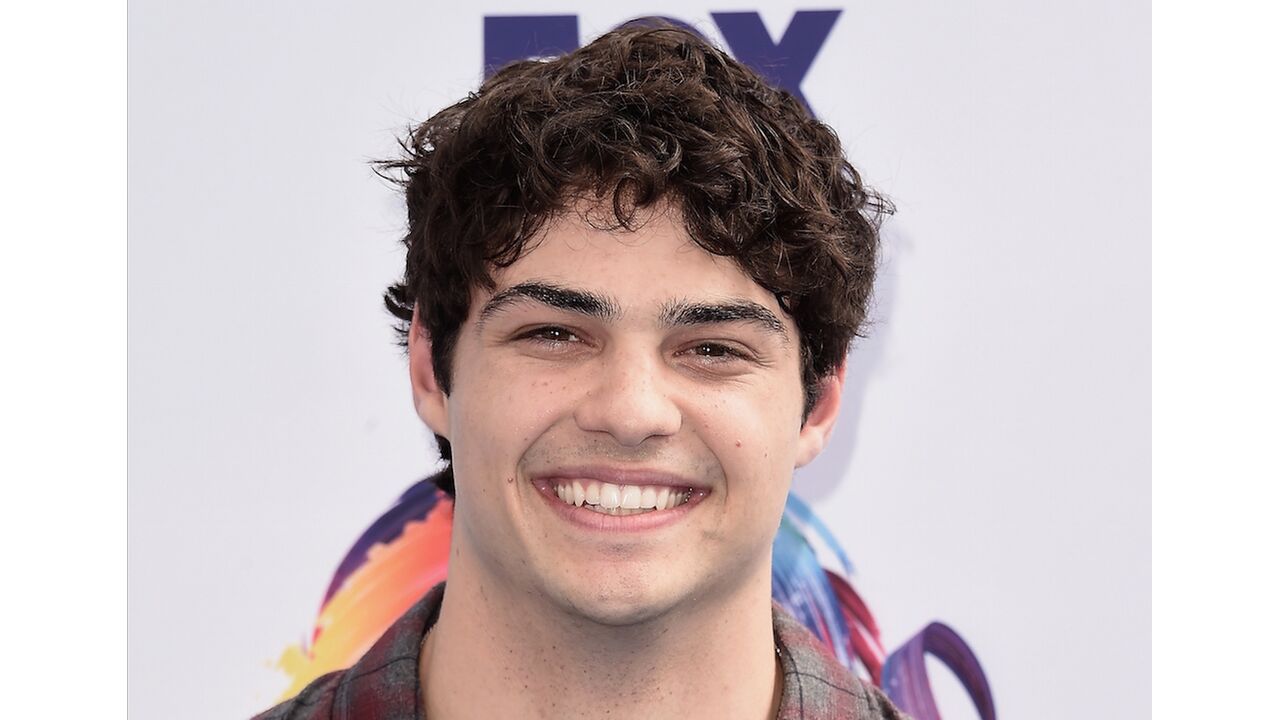 Illustratie voor: Dit is de vriendin van Noah Centineo