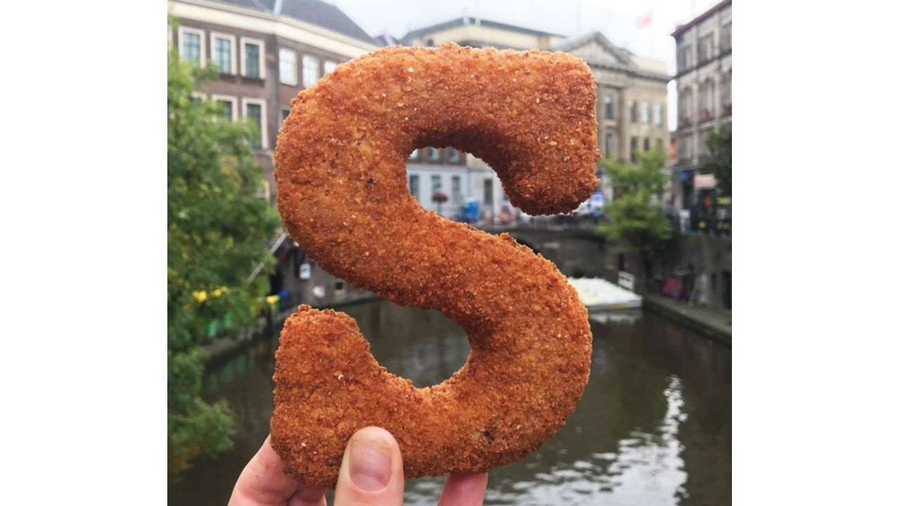 Illustratie voor: Vergeet de chocoladeletter, de kroketletter wordt jouw nieuwe sinterklaassnack