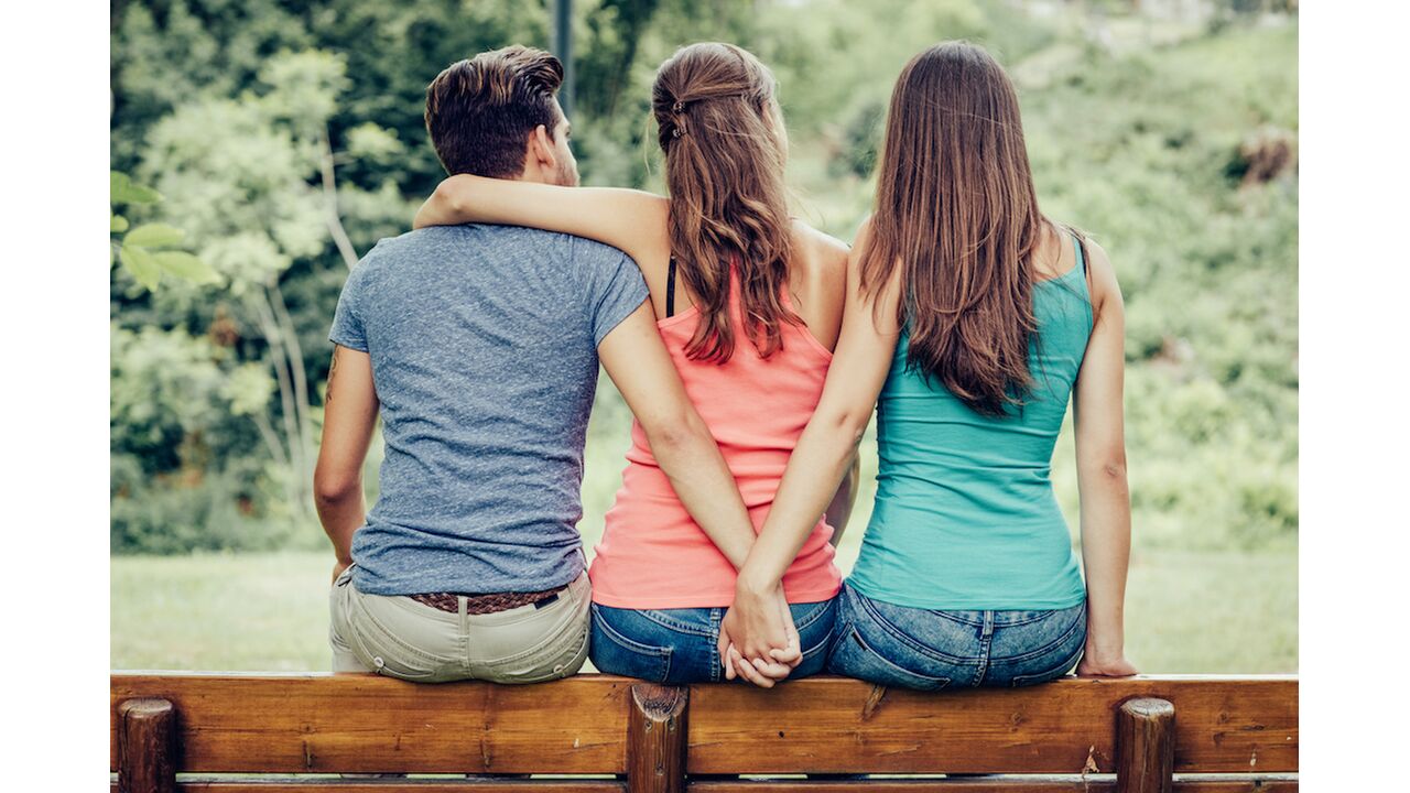 Illustratie voor: Door deze 6 signalen weet je of iemand je lover probeert in te pikken