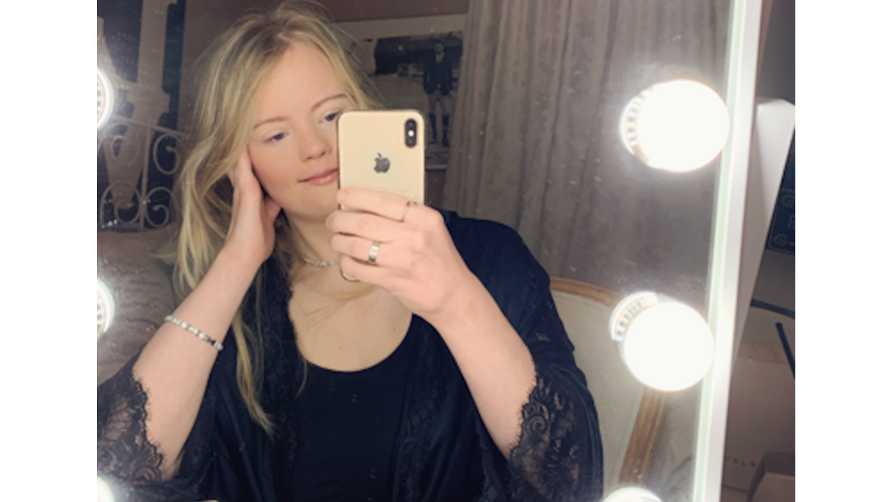 Illustratie voor: Enya is influencer op Instagram en heeft het syndroom van Down