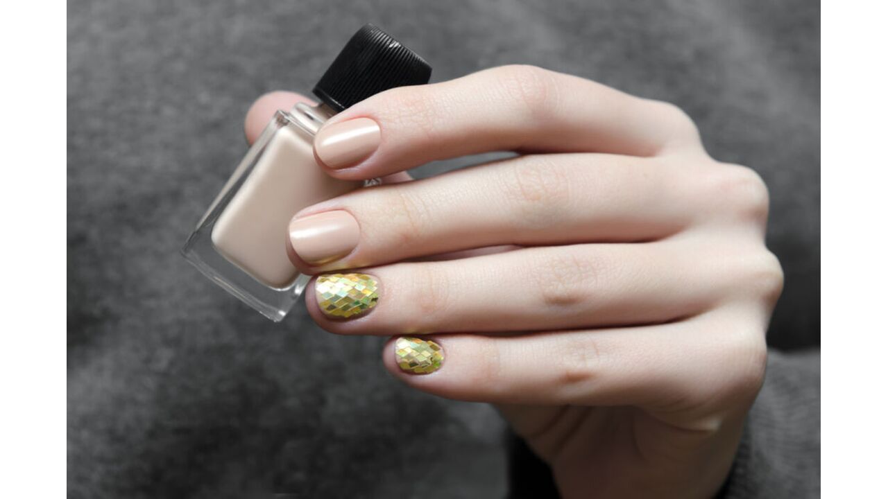 Illustratie voor: Nail art: de leukste designs voor de feestdagen