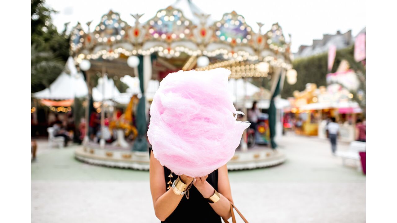 Illustratie voor: Deze zomer kun je met je vriendinnen in de Efteling overnachten