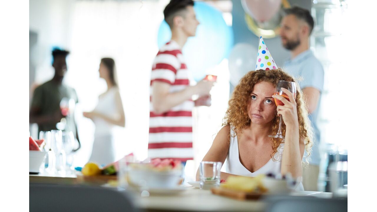 Illustratie voor: Dit zijn de 10 onbeleefdste dingen die je als feestgast kan doen