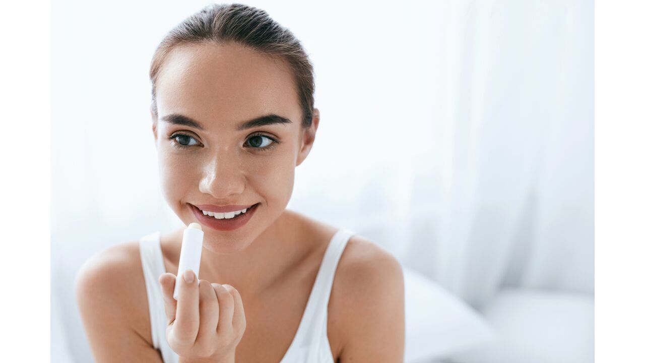 Illustratie voor: Lip oil is de oplossing tegen droge lippen deze winter