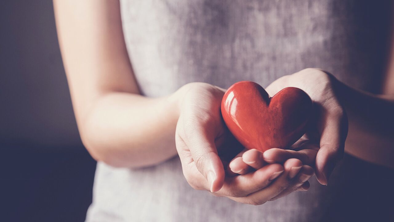 Illustratie voor: Deze beautybehandeling wordt massaal geboekt rond Valentijnsdag