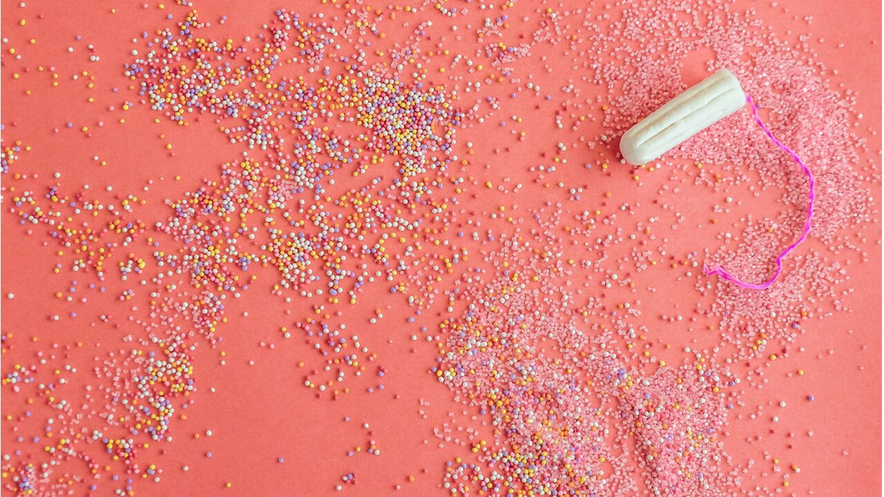 Illustratie voor: Met deze tips overleef jij je maandelijks feestje (+WIN)