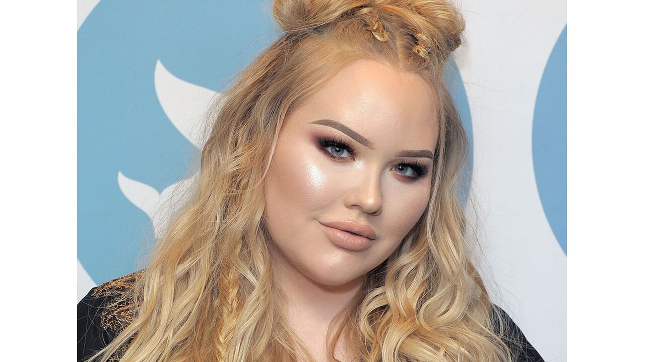 Illustratie voor: De moeder NikkieTutorials heeft het coronavirus