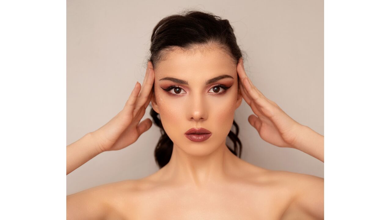 Illustratie voor: Bruine ogen? Deze make-up laat je ogen shinen