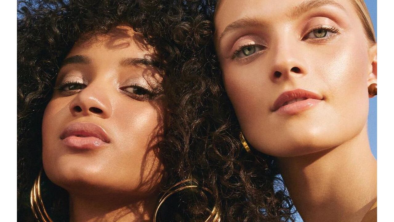 Illustratie voor: Met deze 10 fijne bronzers fake jij die sunkissed glow als de beste