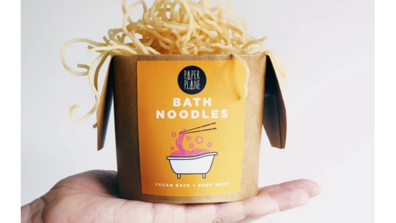 Illustratie voor: Vergeet de bruisbal: vanaf nu helpen deze (vegan) Bath Noodles jou ontspannen