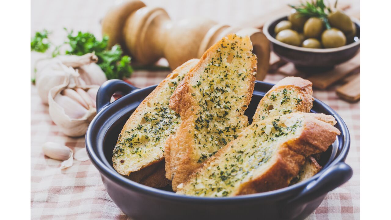 Illustratie voor: Dit is het recept voor knoflookbrood