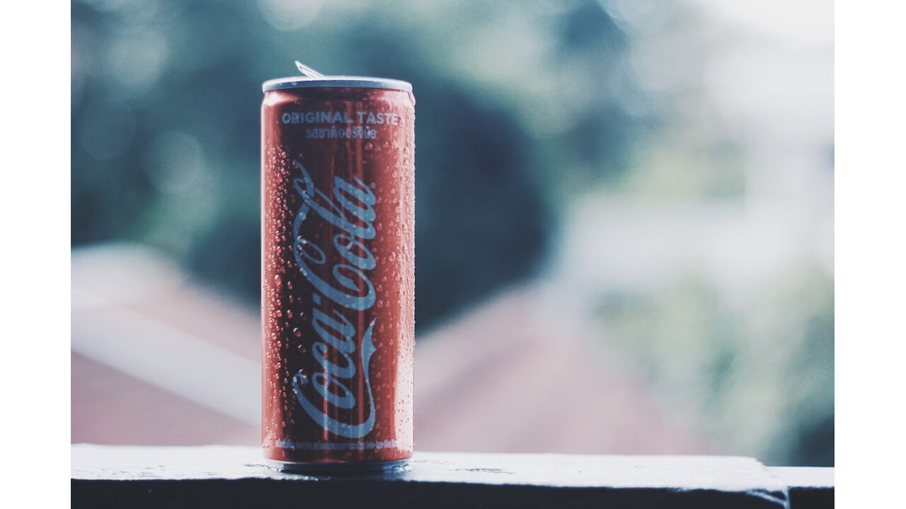 Illustratie voor: Cheer up: Coca-Cola brengt de eerste frisdrank met alcohol uit