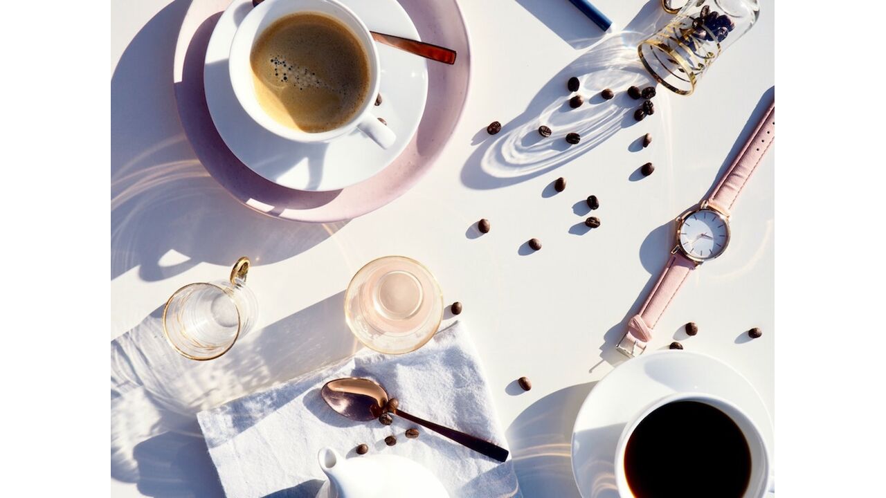 Illustratie voor: Het is koffietijd! Met deze glitterkoffie begin jij je dag goed