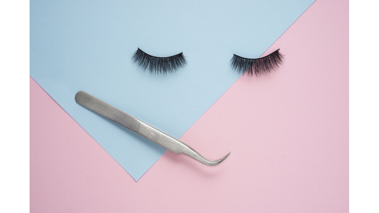 Illustratie voor: Deze beautytrend gaat wel héél ver: neus extensions