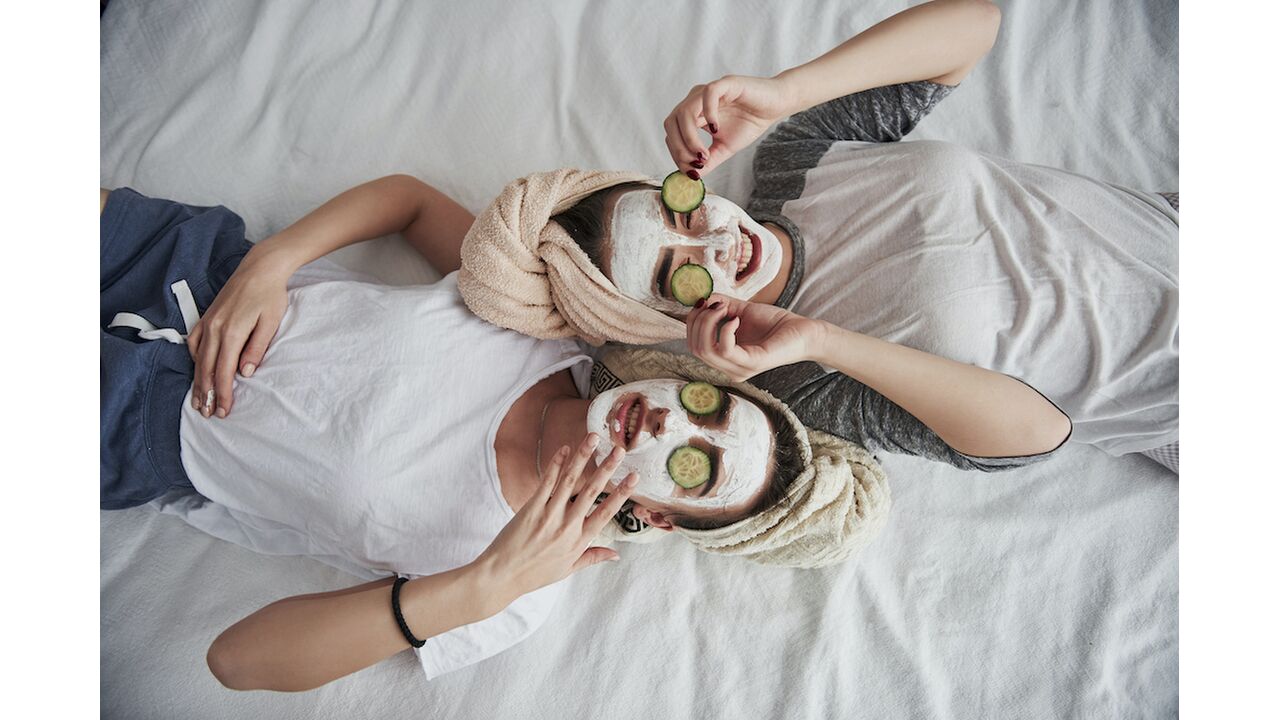 Illustratie voor: Beauty-trend alert! Op TikTok is wallen contouren ontzettend populair