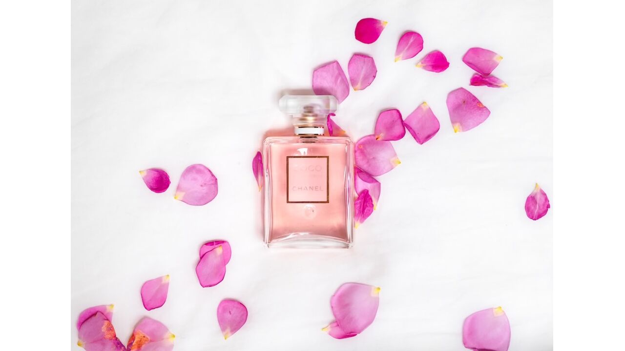Illustratie voor: 17 parfums die de meeste mannen ook lekker vinden ruiken