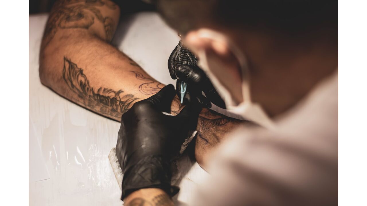 Illustratie voor: VIDEO: Heftig (maar ook hilarisch): dit zijn de meest genânte tattoos ever