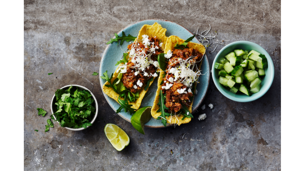Illustratie voor: Spice up je vegetarische gerecht met deze taco tubs met kikkererwten