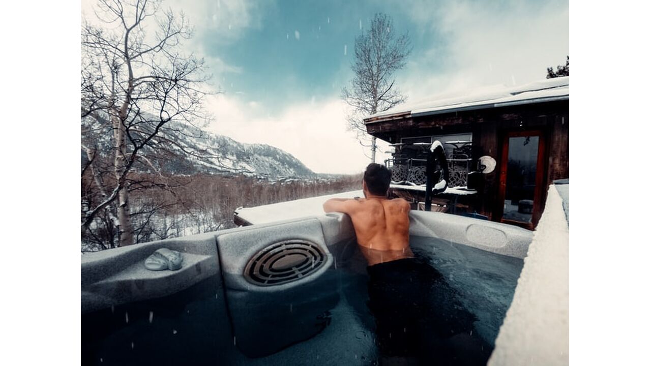 Illustratie voor: Ultiem genieten van een warme zomerdag met deze varende hot tub