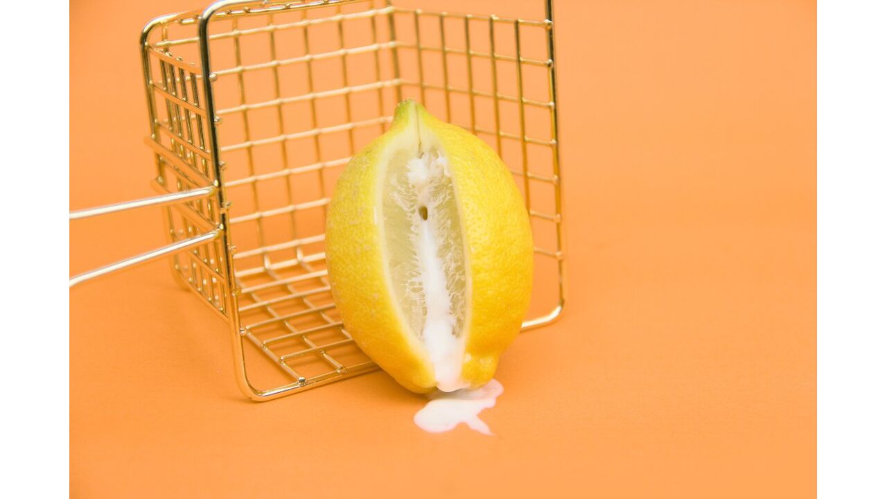 Illustratie voor: Dit zegt de kleur en geur van je vaginale afscheiding over jou
