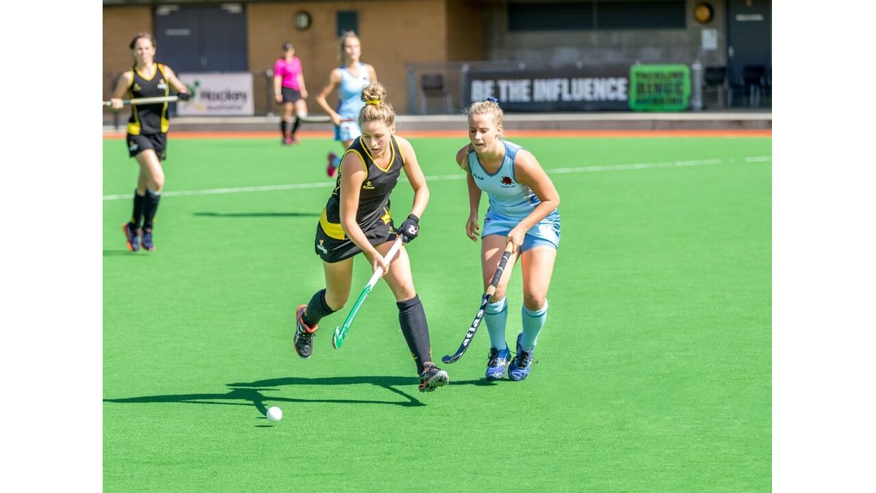 Illustratie voor: Wat hockeymeiden altijd naar hun hoofd geslingerd krijgen