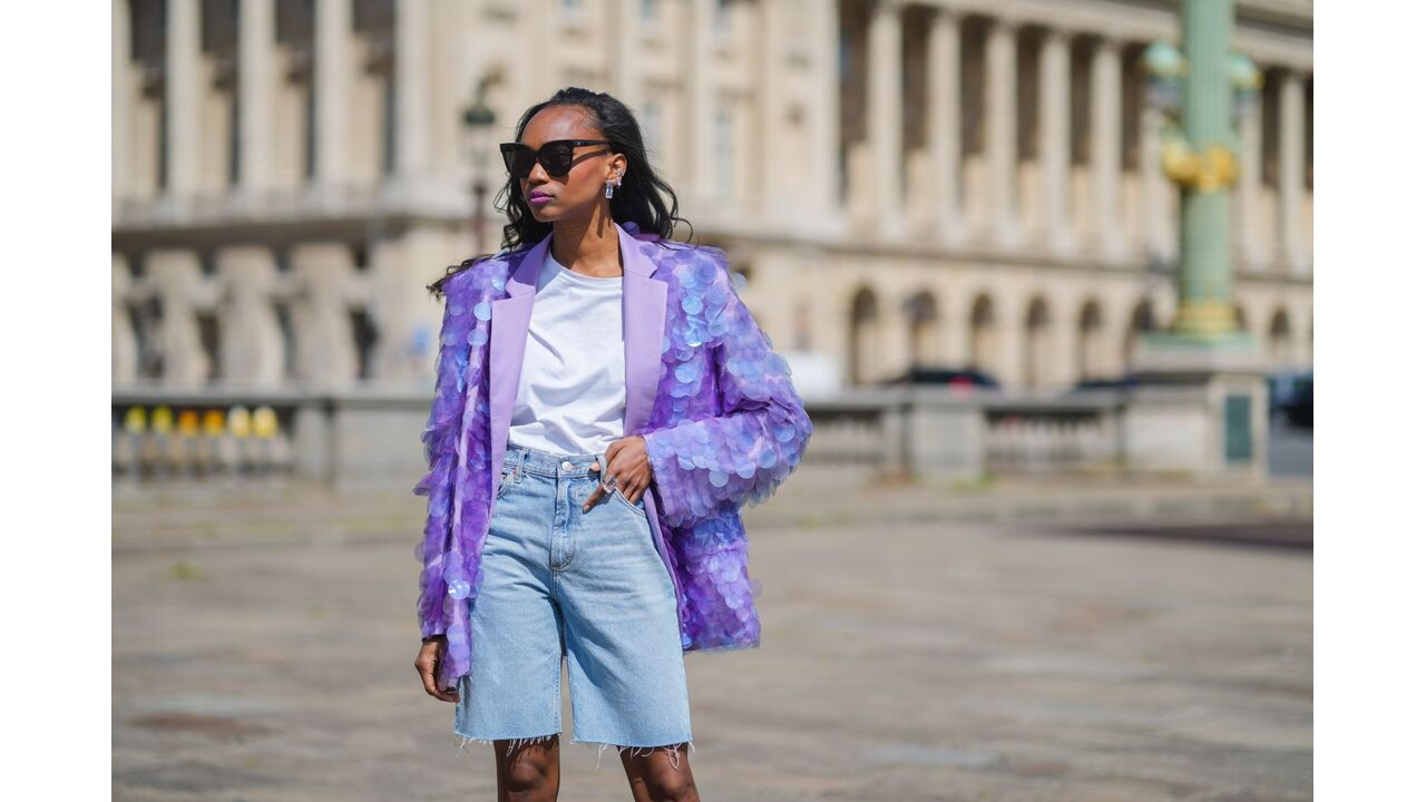 Illustratie voor: Bermuda shorts is de 90’s trend die deze zomer helemaal terugkomt en zo style je ze