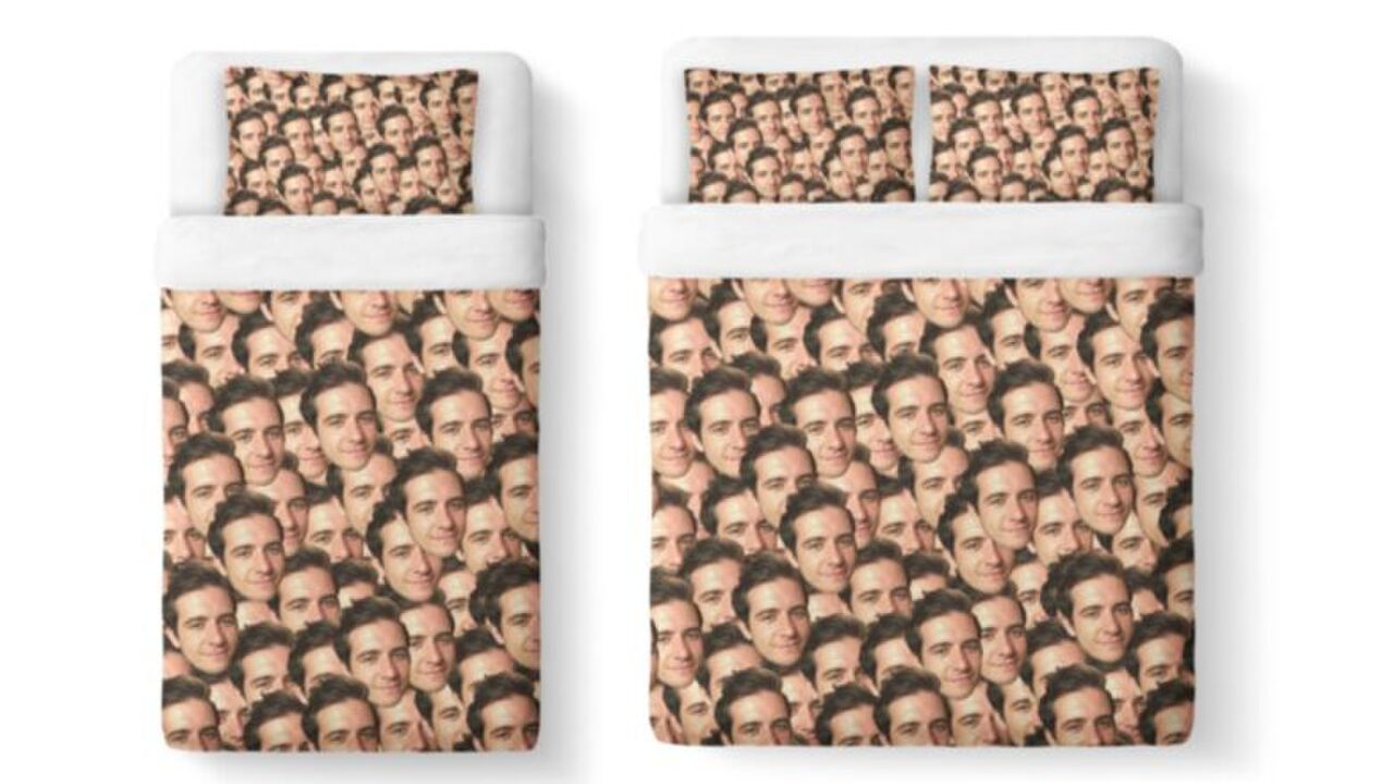 Illustratie voor: Hilarisch! Je kunt nu slapen onder een dekbed met het hoofd van jouw bestie