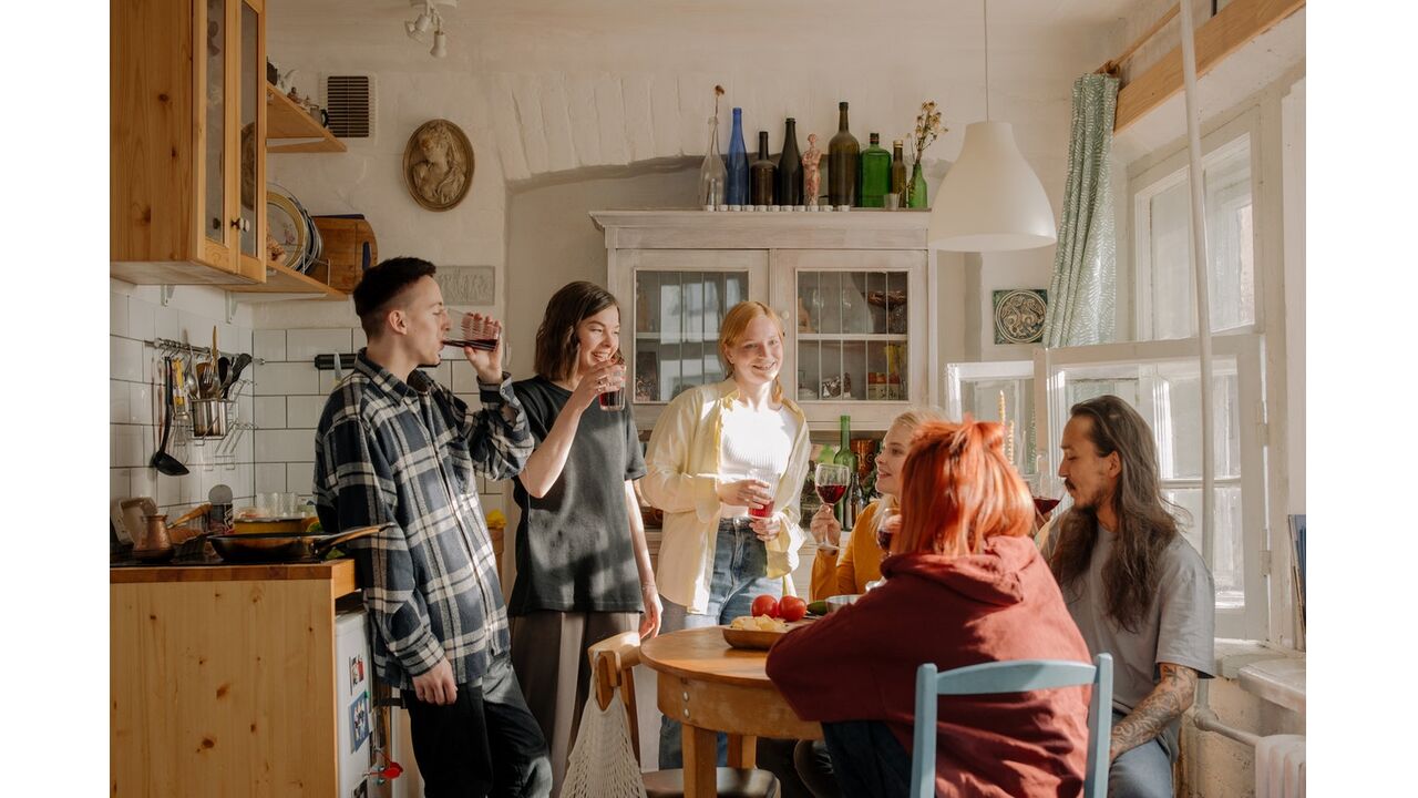 Illustratie voor: Lekker loeren: studenten op Tiktok geven een kijkje in hun studentenhuis #2
