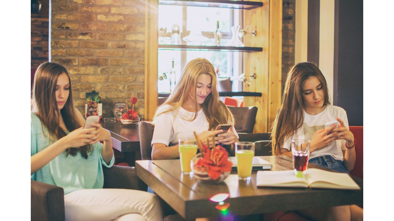 Illustratie voor: 9 tekenen dat jij verslaafd bent aan je telefoon (en dit doe je eraan)
