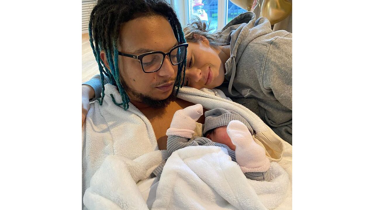 Illustratie voor: FOTO: Demi de Boer is nu al haar baby-belly kwijt