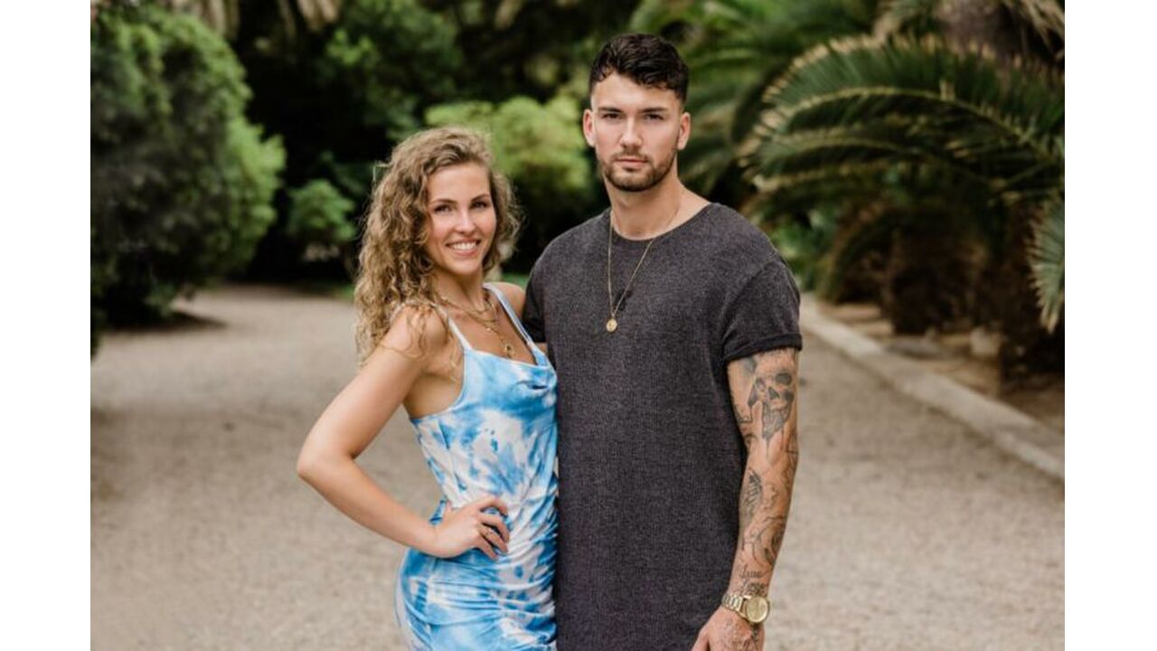 Illustratie voor: Geniet tijdens je brakke zondag van de Temptation Island imitaties van Iris Ulkens