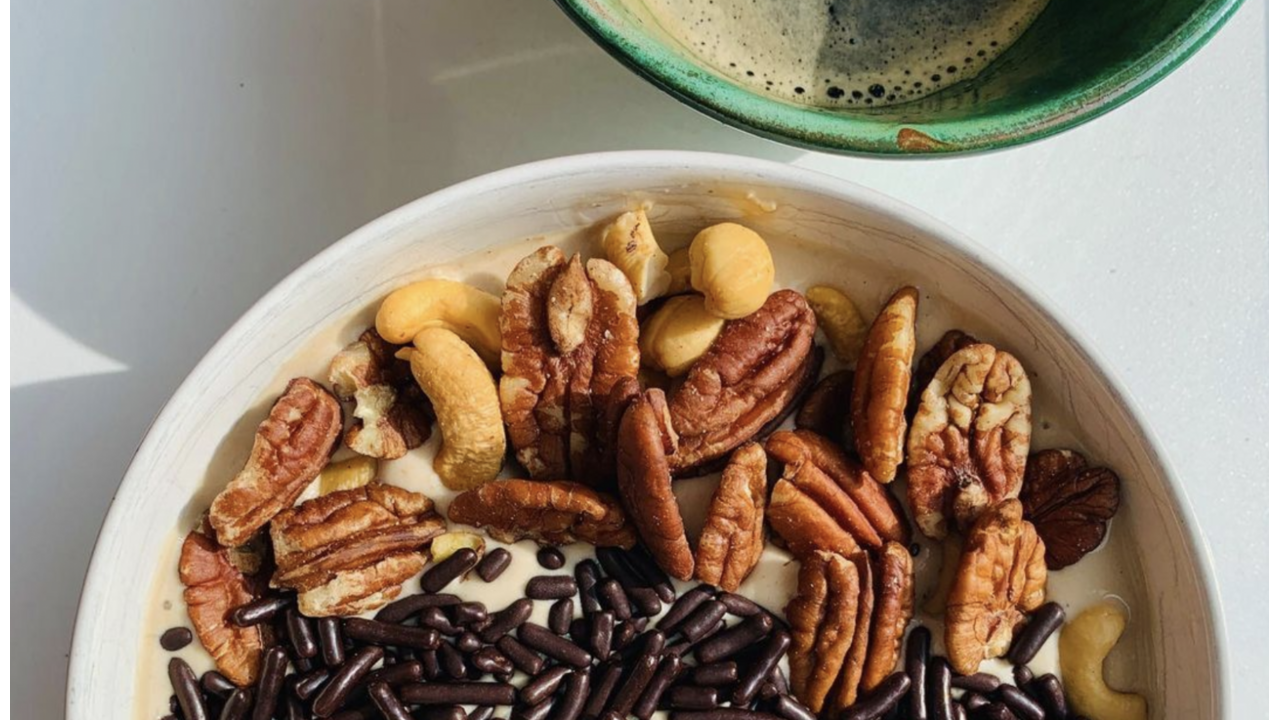 Illustratie voor: Yum! 5 recepten voor een heerlijke smoothiebowl als ontbijtje