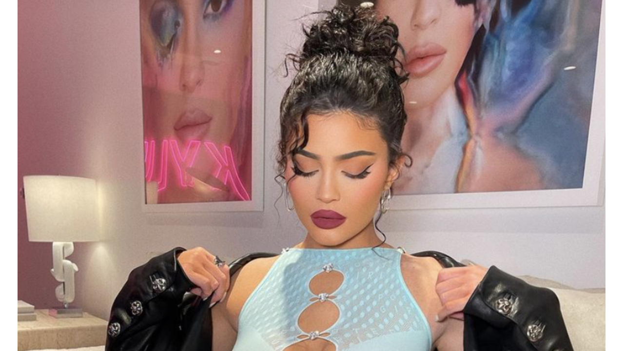 Illustratie voor: Yehes: met deze truc van Kim K’s kapper maak jij zo een messy bun