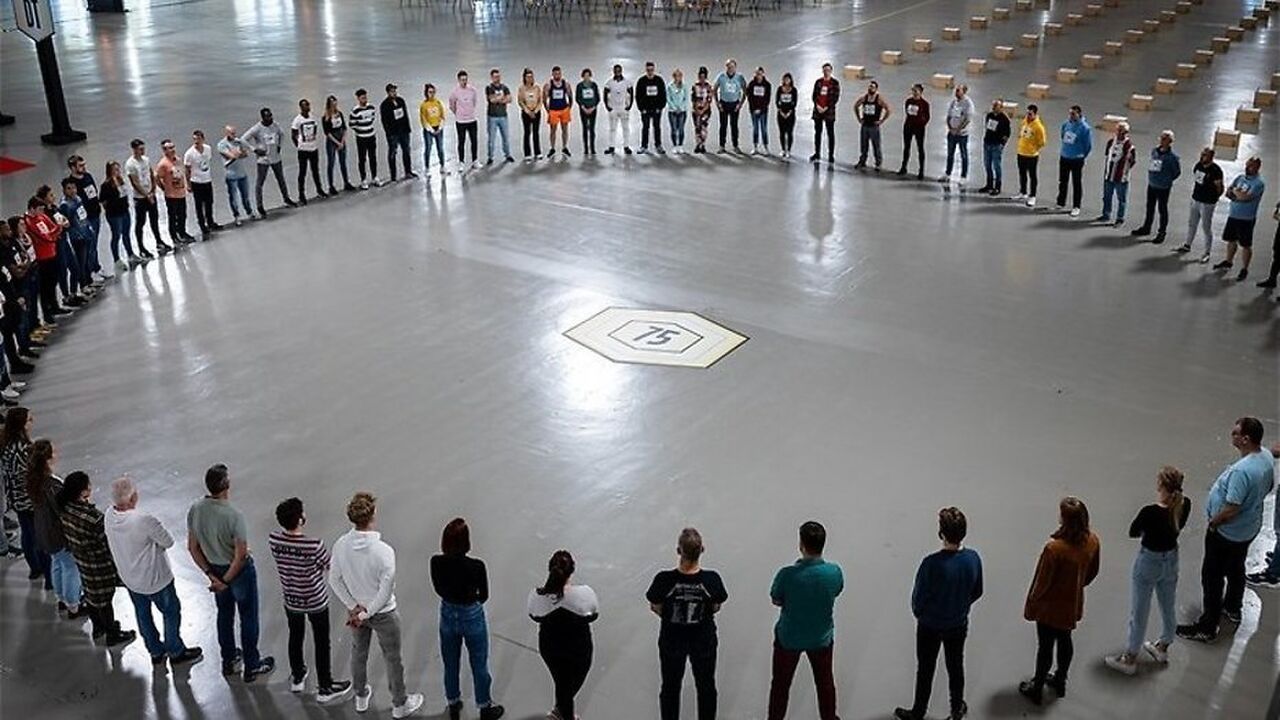 Illustratie voor: OMG: De Bachelors Julia gaat meedoen aan dit TV-programma
