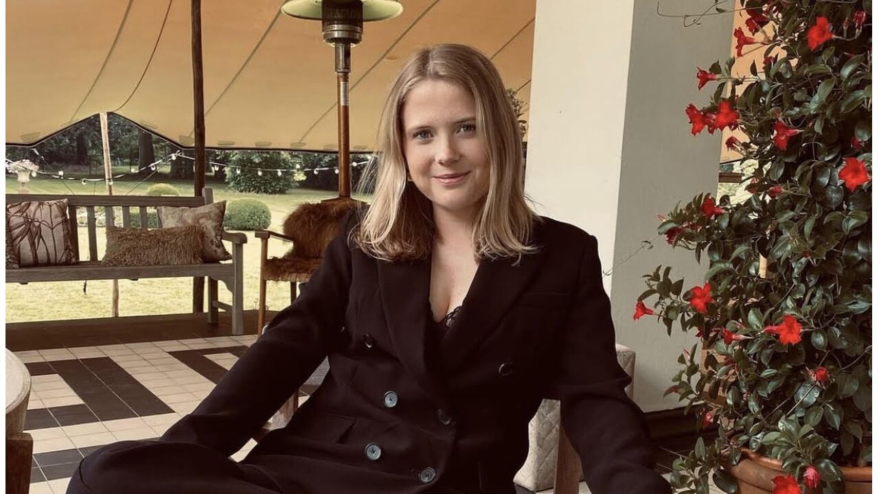 Illustratie voor: Zien! Noa Vahle (dochter van Linda de Mol) deelt voor het eerst foto’s van haar vriendje op Instagram