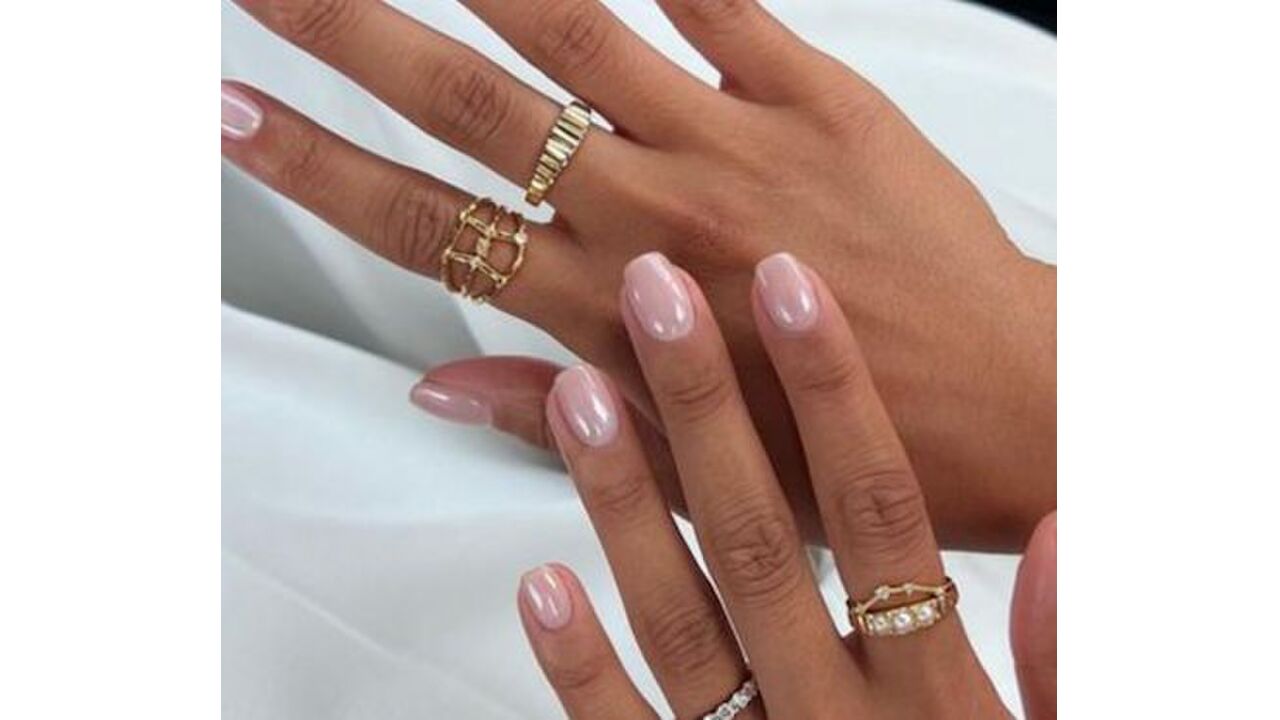 girlscene-glazed-donut-nagels