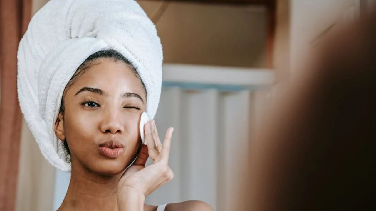 Glowing skin! Dit is hoe je een toner in je skincare routine gebruikt