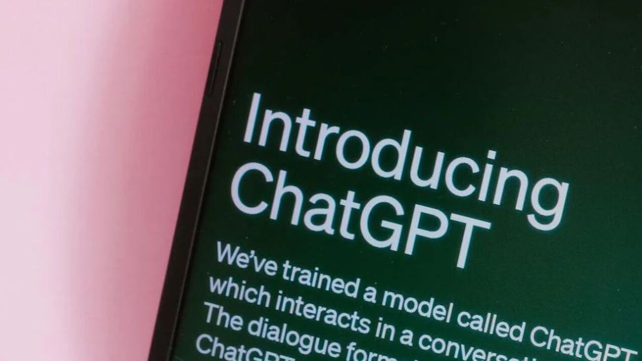 Computerscherm met de introductie van ChatGPT.