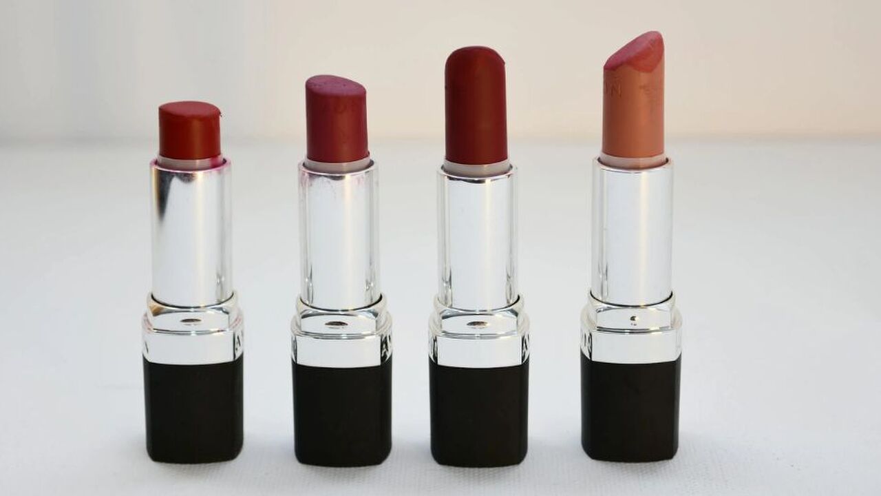 4 verschillende lippenstift vormen op een rijtje.