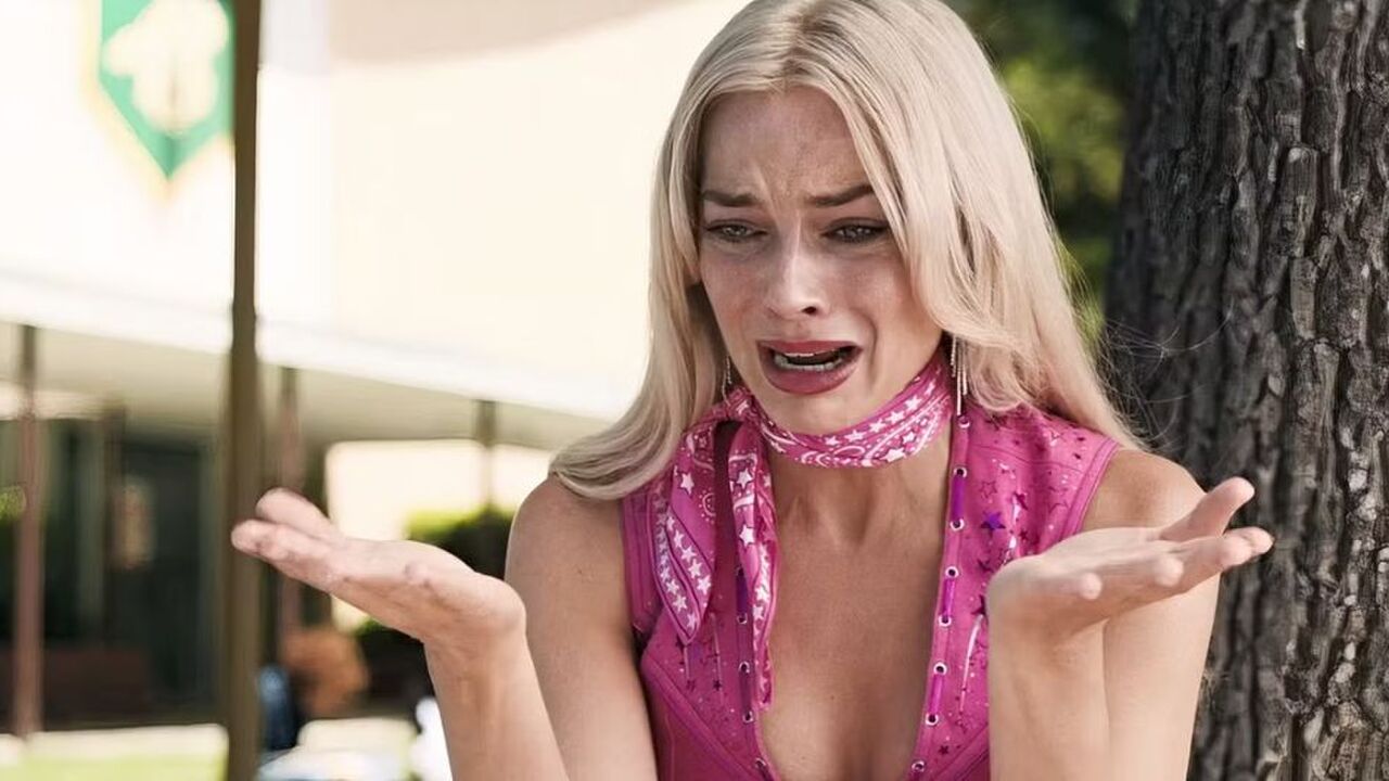 Scène uit Barbie waarin Barbie aan het huilen is.