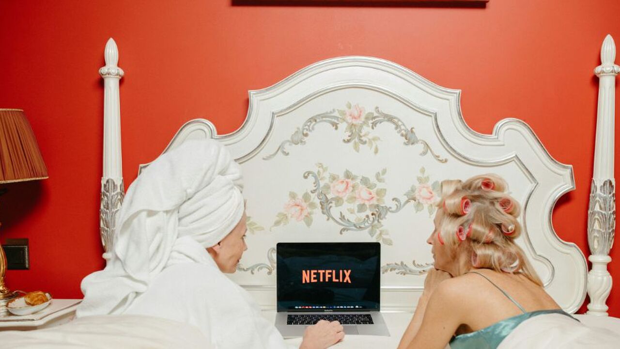 Illustratie voor: Nieuwe maand, nieuwe verslavingen: dit kijk je in juni op Netflix