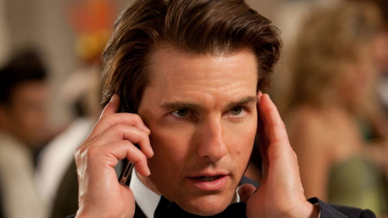 Tom Cruise aan de telefoon.