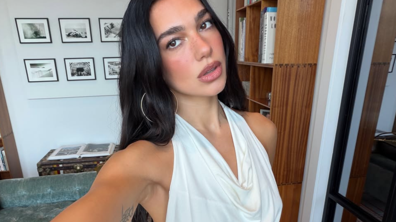 Dua Lipa selfie