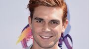Illustratie voor: Riverdale’s KJ Apa speelt hoofdrol in deze nieuwe romkom