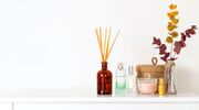Illustratie voor: Door deze geurstokjes ruikt je kamer hemels deze zomer