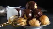 Illustratie voor: Dit is hands down het allerlekkerste Bossche bol recept ooit
