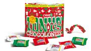Illustratie voor: Wil je proeven: Tony’s Chocolonely kerstreep met melkchocolade en gemberkoekjes