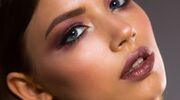 Illustratie voor: Christmas on fleek! Dit zijn de kerst make-up trends van 2020
