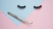 Illustratie voor: Deze beautytrend gaat wel héél ver: neus extensions
